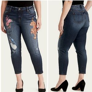 NWOT Torrid runway painted girlfriend jeans 24R